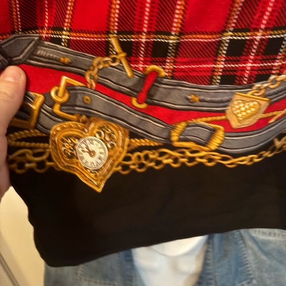 Plaid Red Skirt‎ - Picture 3 of 3